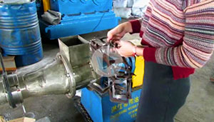 Cone Screw Crushing Machine - waste material from rubber
