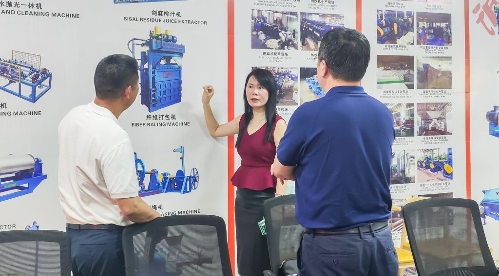 TSR Natural Rubber Processing Machinery蓝色机械设备展览图片，展示湛江市伟达机械实业有限公司的工业机械产品和技术交流场景。.